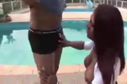 Redhead t-girl gets Satisfaction Outdoor