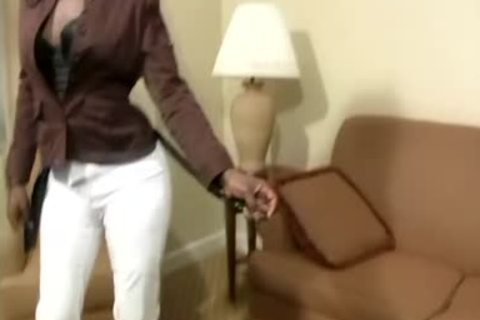 ebon tgirl Wraps face hole Around White rod