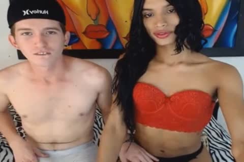 pair sheboy sucking 10-Pounder On web camera