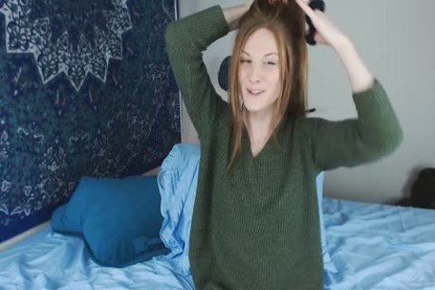 cute gal With lovely Feet bonks Herself Until she Cums