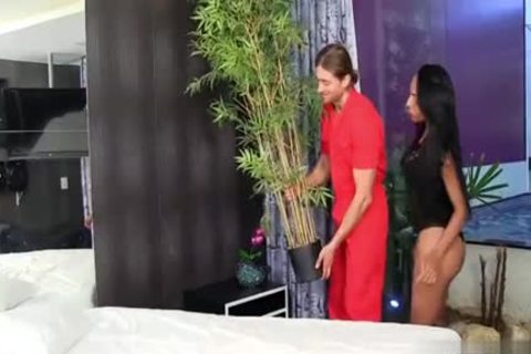 fine tranny Flip Flop With Creampie