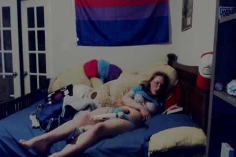 Reading Smut And Cumming With Magic Wand