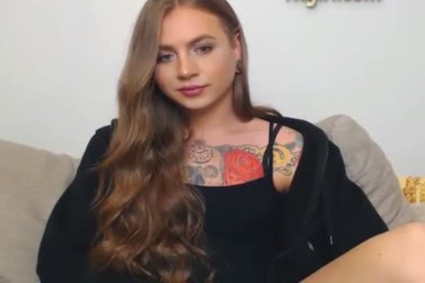 Tattooed ladyman Jerks Off