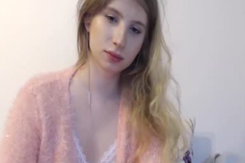 attractive Russian tranny cam