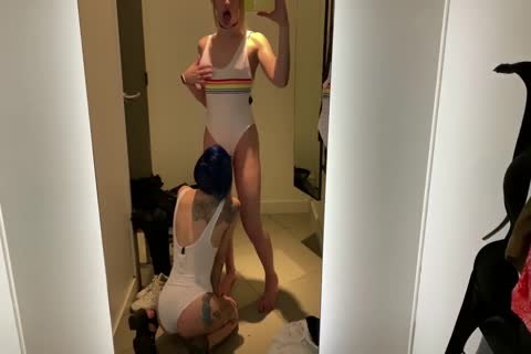 SUCKED OFF A TRANSLADY IN A DRESSING ROOM
