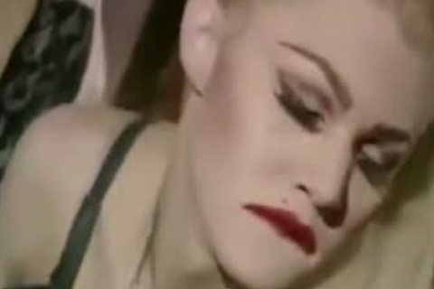 lusty beauty With Her Girlfriend Transvestite