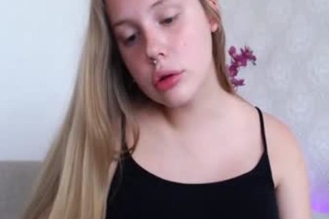 sexy bulky blonde Wanks LIVE