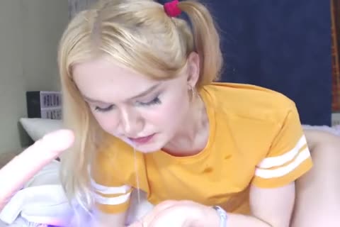 ladyboy Blondelashes19 Deepthroating sex dildo's