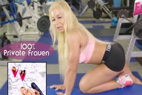 Transe Mit Operierter Fake pussy Fickt ass Im Pov Porno