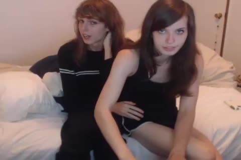 2 girls In Love
