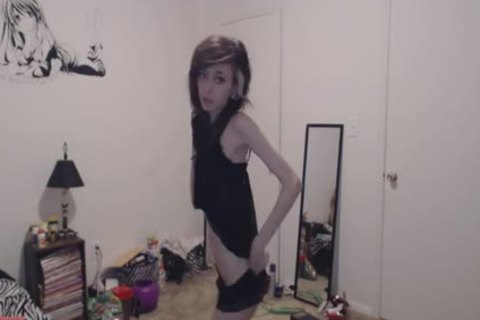 Emo Rachitique Streap Devant Sa web camera