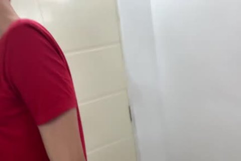 Chegou Em Casa Cansado E Recebeu Uma Massagem * Victor Hugo * Andrehot *