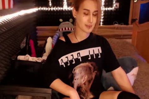 slender Russian tranny dominatrix Akila Tugging Her big weenie Online