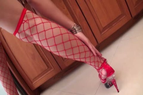 A Cold Beer Inside Of Lisa's pretty pussy