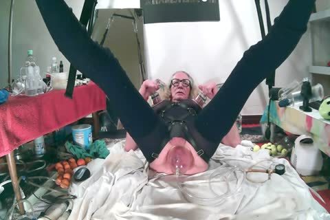 Bobbie Pumping Her Sissypussy!
