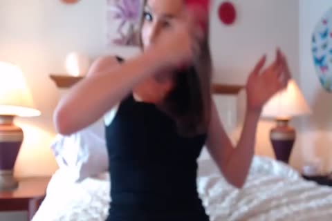 Zoey Likes To Please Fans