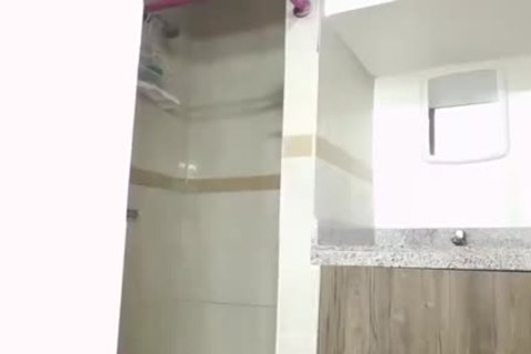 Columbian jerk off In Shower