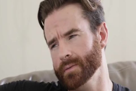 _aubrey-kate-esta-com-seu-amigo-no-sofa_1080p