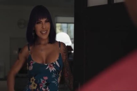 Trans cutie Foxxy Sucked Plumbers Pipe