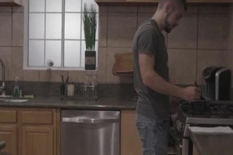 Transexual Khloe receives To Know Her Stepbrother Dante By slamming Him