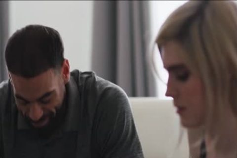 Stepdad Didnt Expect TBabe Ella Hollywood Will widen Her Leg In Front Of Him