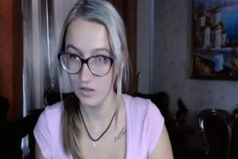 blond tgirl Shows Her melons In Live
