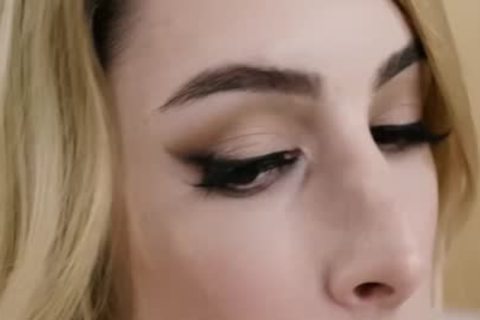 charming Tbabe Casey Kisses Gives Gagging blowjob