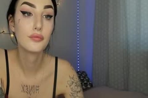 Full Tattoos German Transgirl Shows Off yummy Body