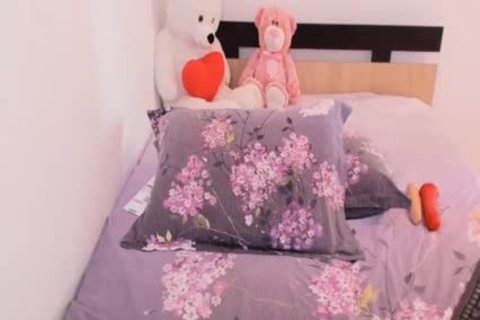 tranny On Her Flirty Way Of Jerking