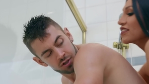 Trans Angels: Tattooed Jessy Dubai likes blowjobs in the bath