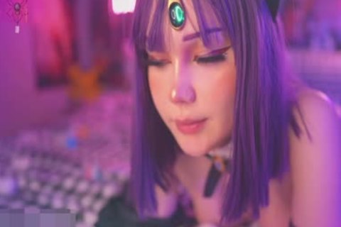 Cosplay shemale Princess Toying Her wazoo And engulfing big Didlo