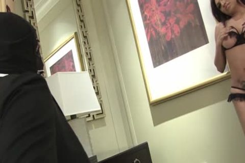 wild Tbabe Jessy Dubai Rides large penis For pretty cumshot