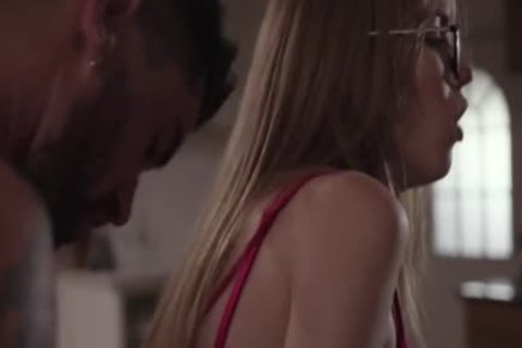 slim blond Tbabe Crystal Thayer Rides Chris 10-Pounder In bed