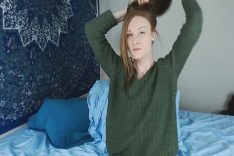 pretty girl With juicy Feet bangs Herself Until she Cums