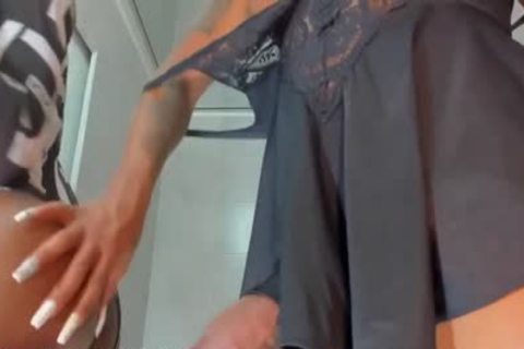 Monster dong tranny In butt-plug On web camera