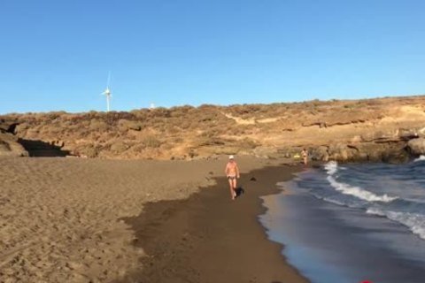 shlong sucking Trans Jerks Her rod To Climax