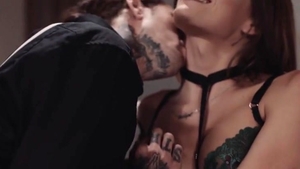 tranny Jade Venus Deepthroats large jock And gets Barebacked