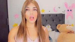 shelady With blond Hair Jerking Her knob