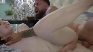 T-girl Lianna Lawson goes for hard nailining