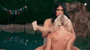 Raw dogging by the poolside on July 4th
