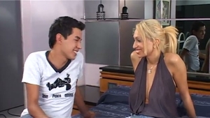 This blonde shetwink Has A flawless Body And he Couldn\'t Resist That