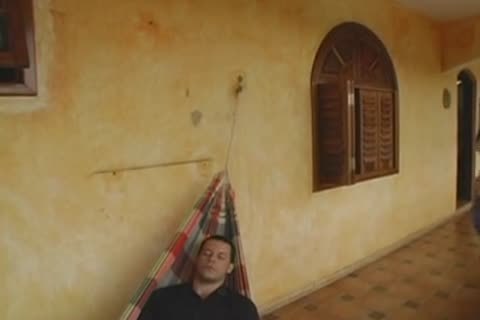 Outdoor Sthowdys guymale hammering A dude