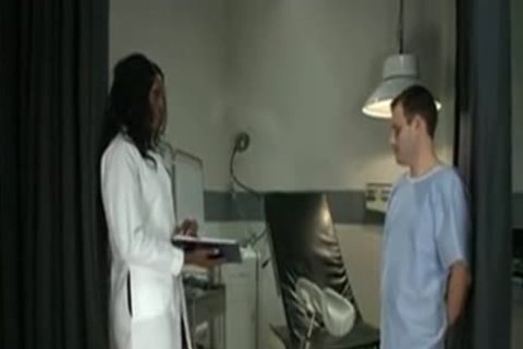 dark tranny In Hospital copulates her Patient