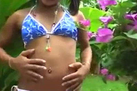 teen Ladyboy outdoors -wank &love juice