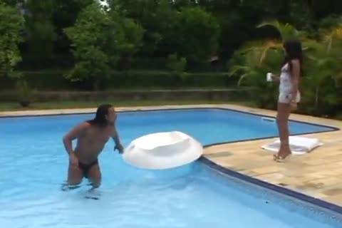 man bonks latina TS Poolside