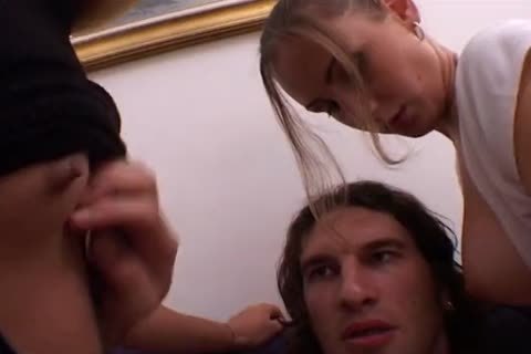 Young italian girl enjoys greatly good fucking